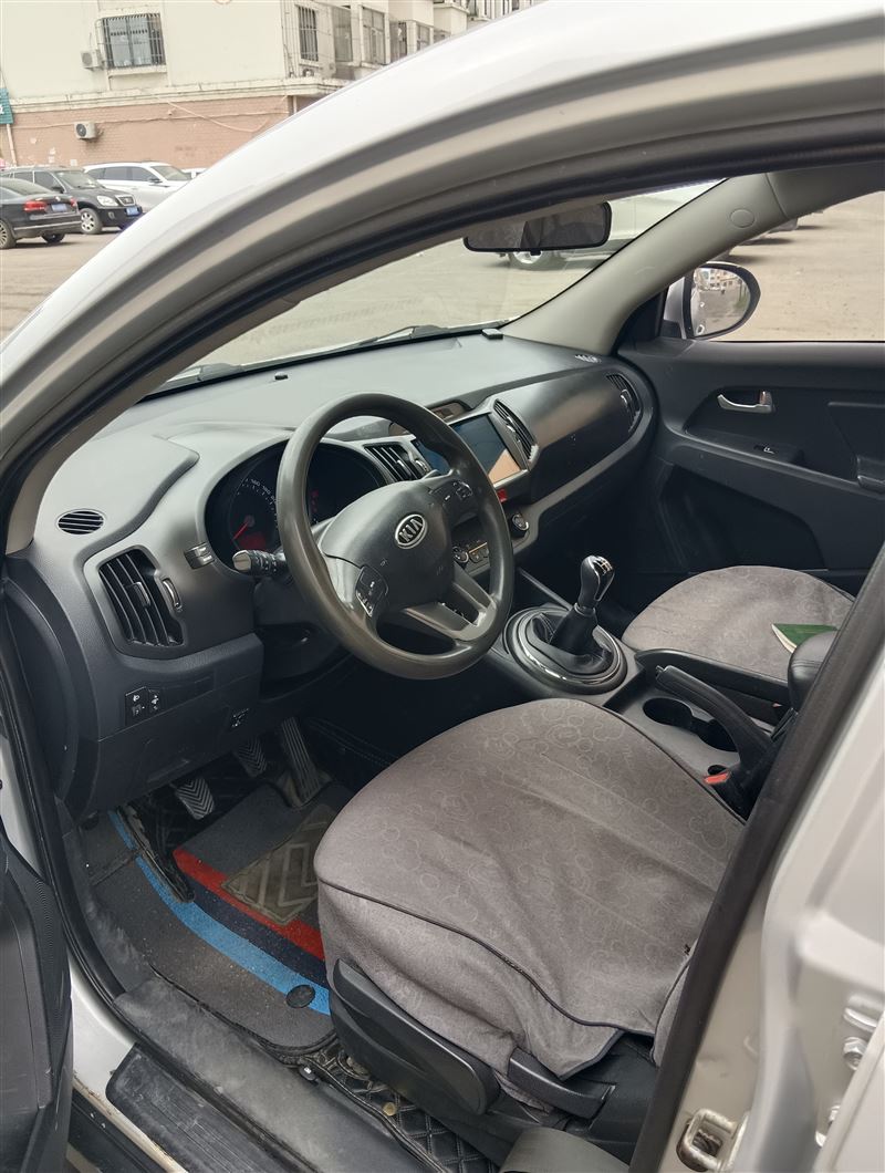 11年起亞智跑手動(dòng)高配原值13萬(wàn)