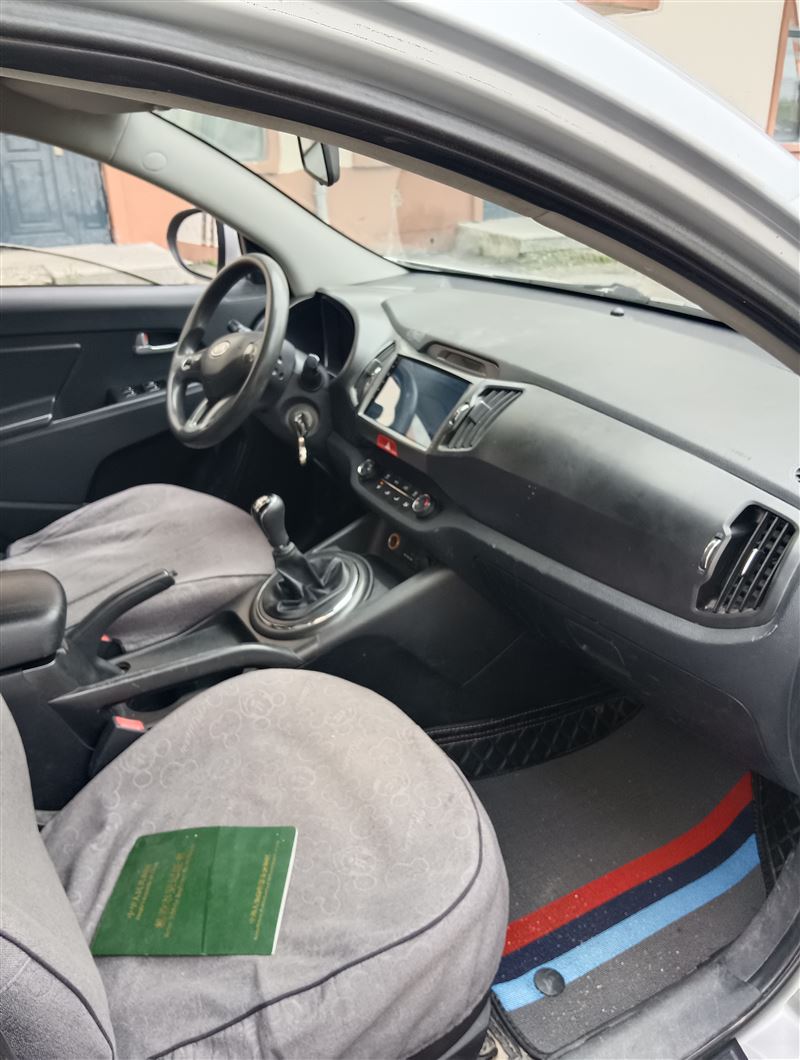 11年起亞智跑手動(dòng)高配原值13萬(wàn)