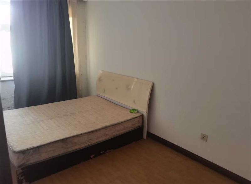 賣(mài)朝陽(yáng)五組團(tuán)樓房