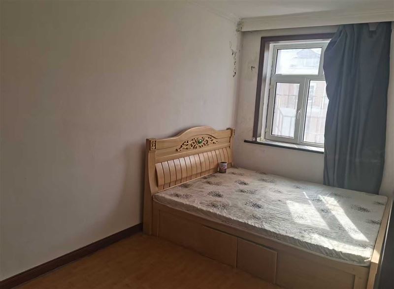 賣(mài)朝陽(yáng)五組團(tuán)樓房