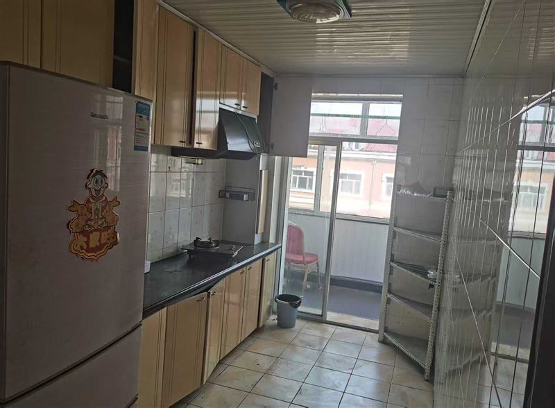 賣(mài)朝陽(yáng)五組團(tuán)樓房