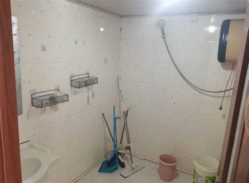 賣(mài)朝陽(yáng)五組團(tuán)樓房