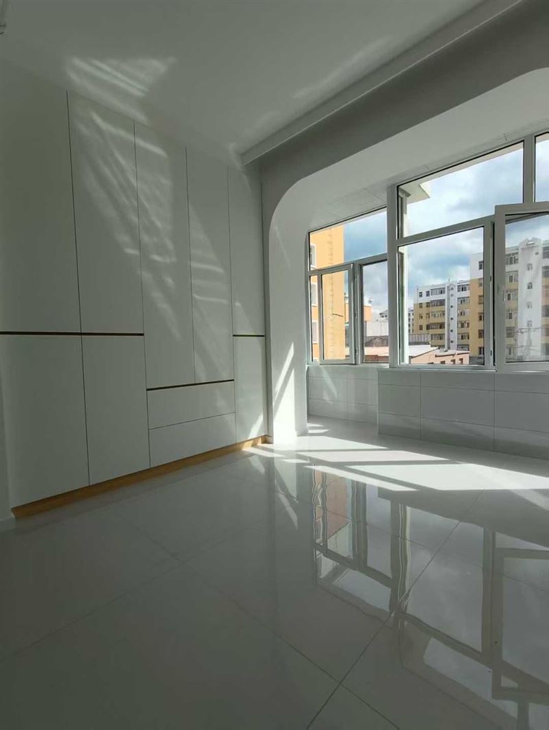 出售 逸夫中學(xué)旁