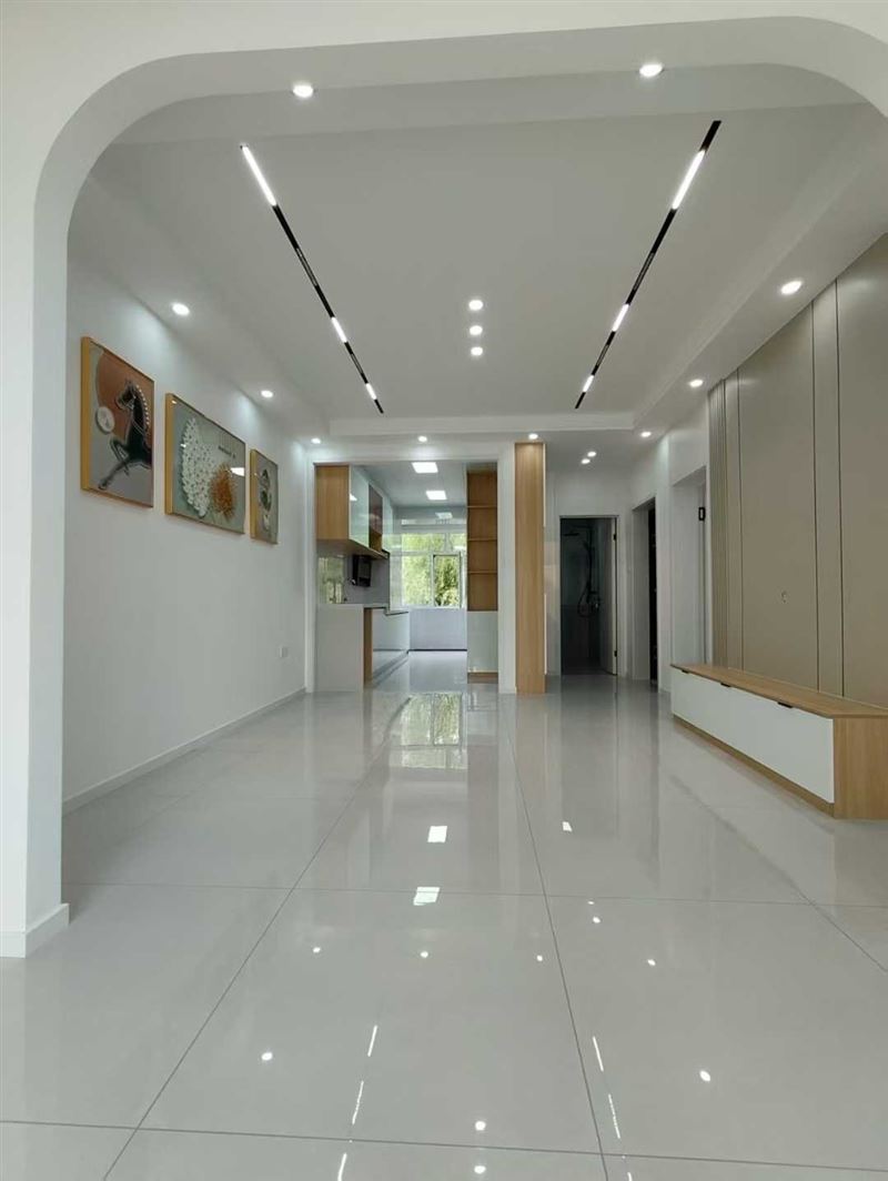 出售 逸夫中學(xué)旁