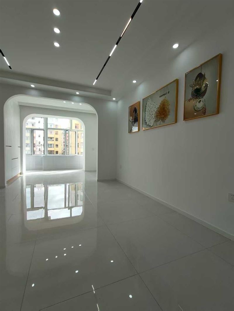 出售 逸夫中學(xué)旁