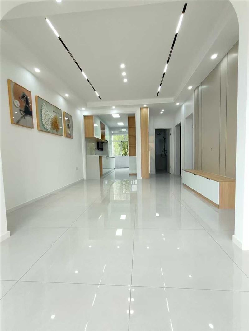 出售 逸夫中學(xué)旁