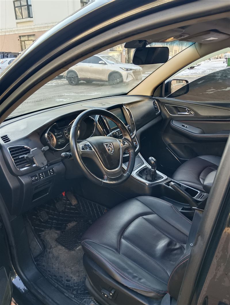 16年寶駿560手動(dòng)1.8高配