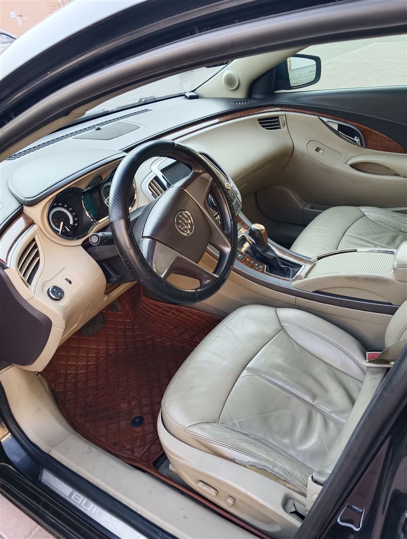 11年別克君越自動(dòng)擋高配原值20萬(wàn)