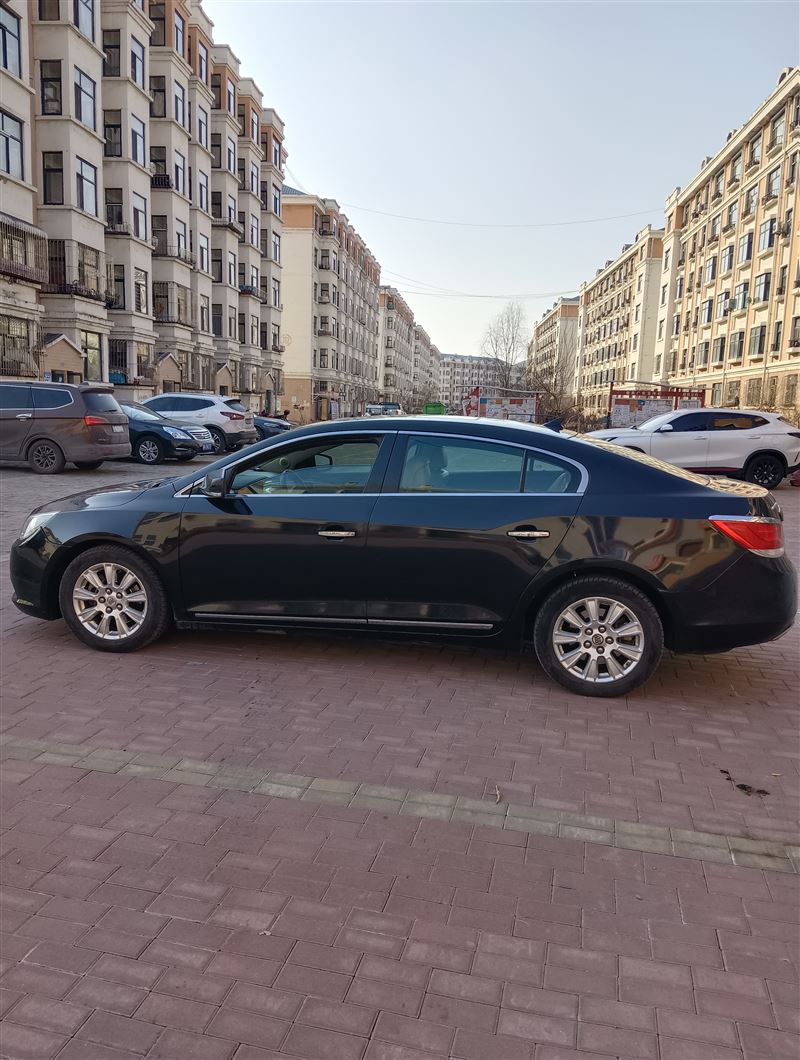 11年別克君越自動(dòng)擋高配原值20萬(wàn)