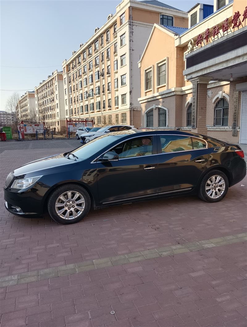 11年別克君越自動(dòng)擋高配原值20萬(wàn)