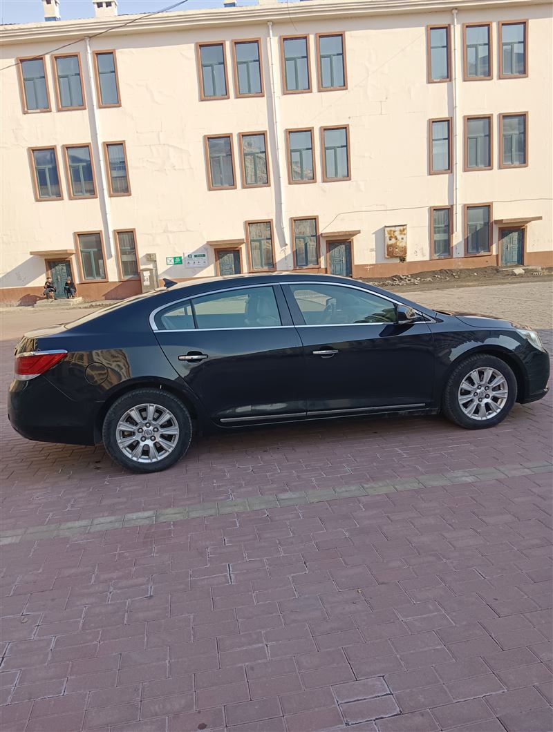 11年別克君越自動(dòng)擋高配原值20萬(wàn)