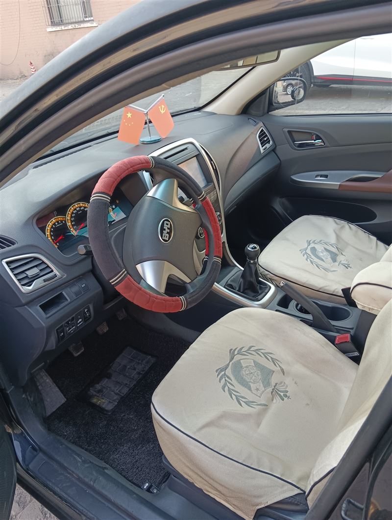 15年比亞迪f3手動(dòng)高配新款