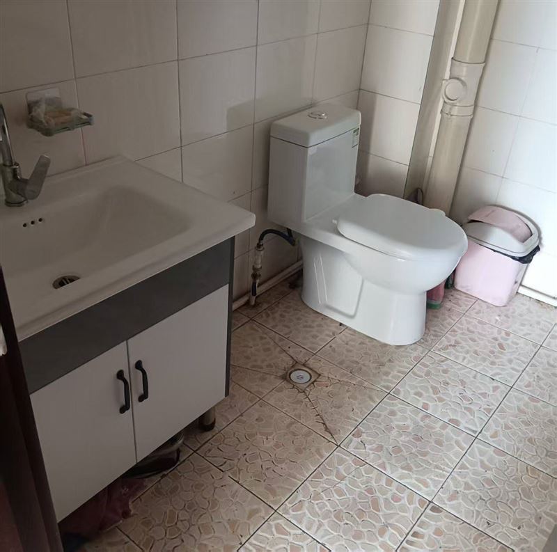 三樓出租 聯(lián)系電話(huà)13945591704